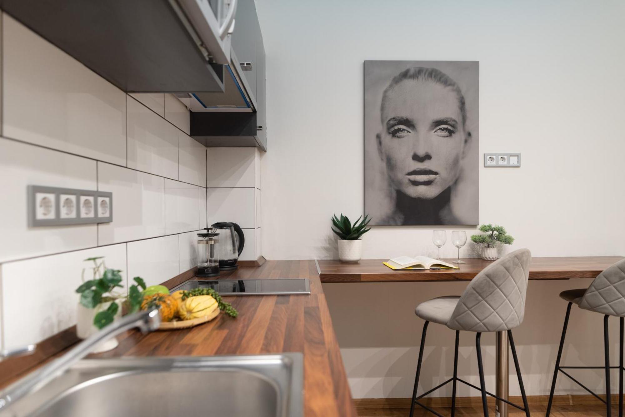 Chic Central 1Br Retreat Near New York Cafe With View Budapest Bagian luar foto