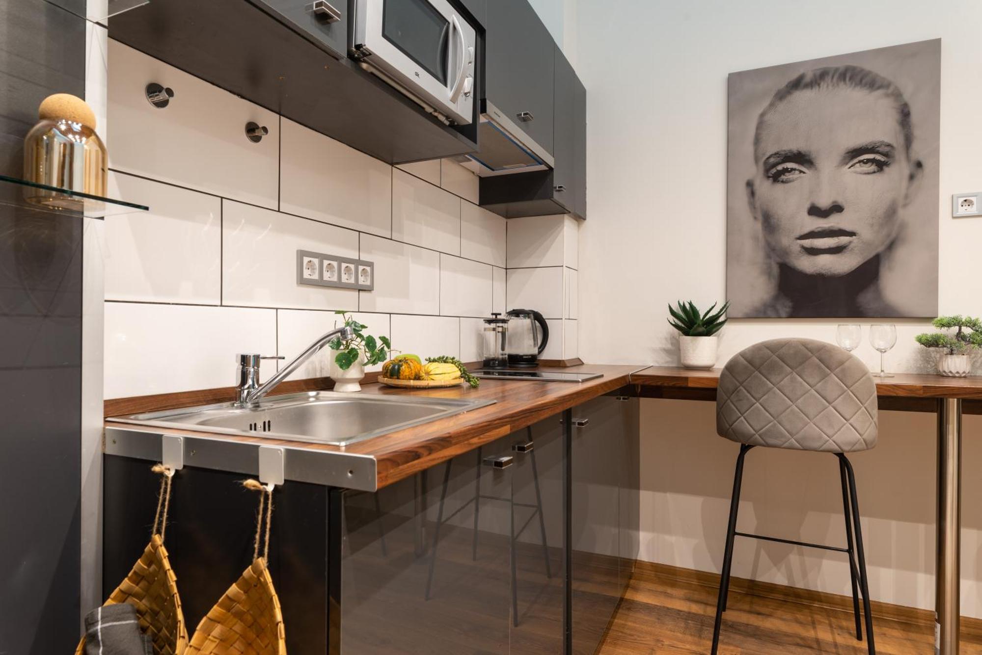 Chic Central 1Br Retreat Near New York Cafe With View Budapest Bagian luar foto